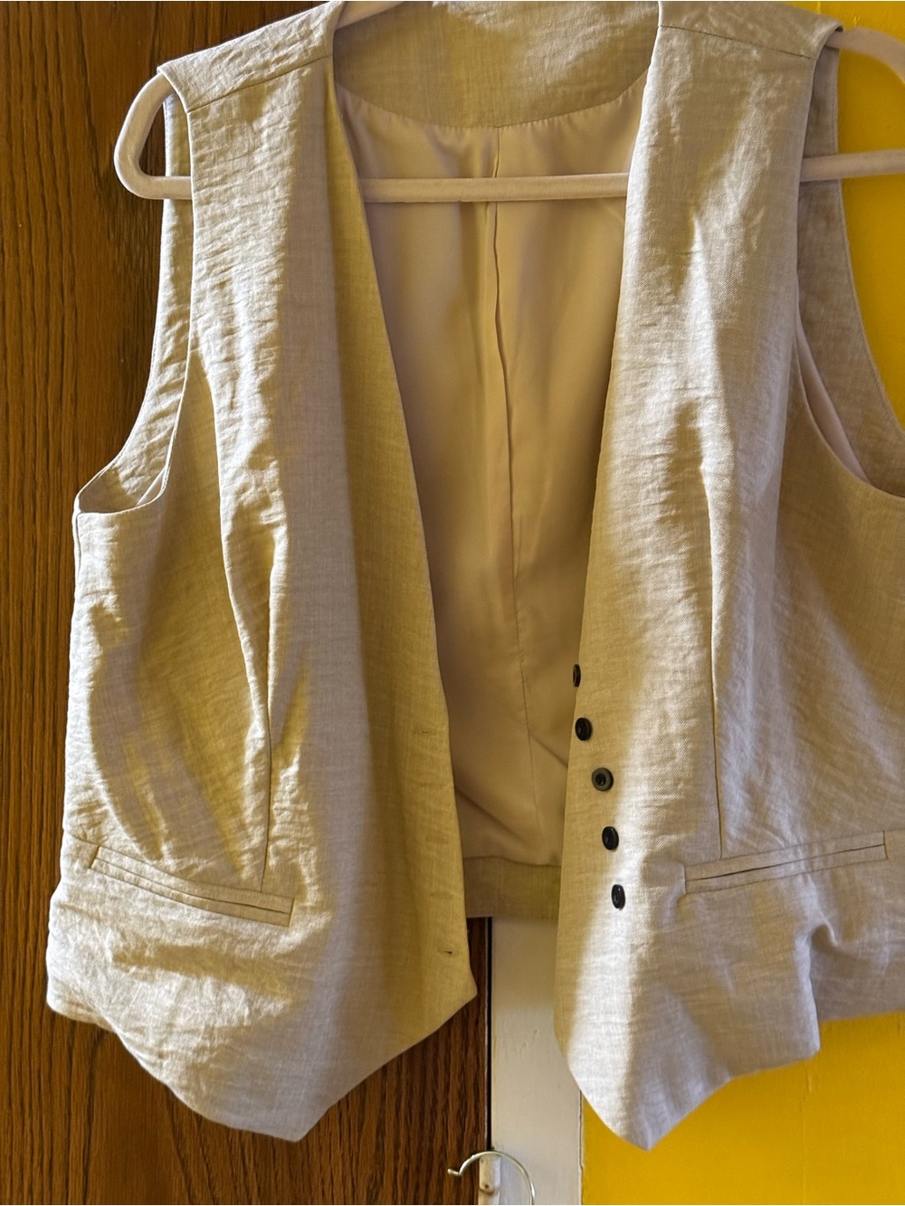 Sleeveless Linen-Blend Vest in Light Beige it’s a set